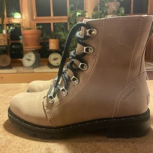 Sorel Lennox lace up boot